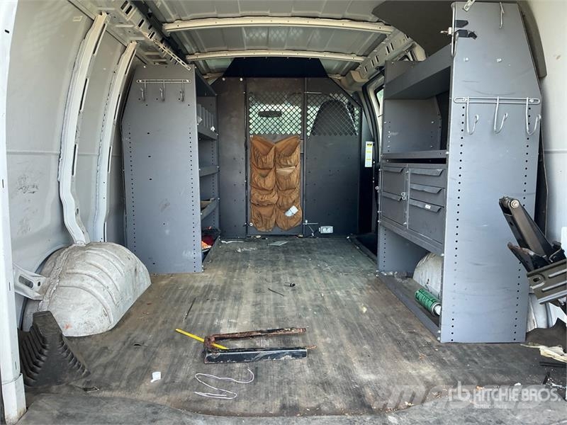 Chevrolet Express 2500 Cargo Van (Inoperable) Pakettiautot