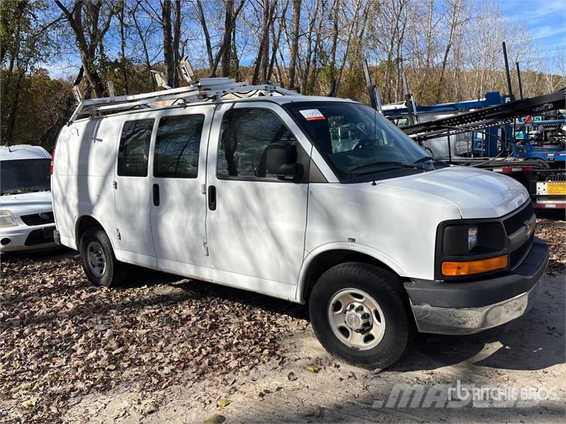 Chevrolet Express 2500 Cargo Van (Inoperable) Pakettiautot