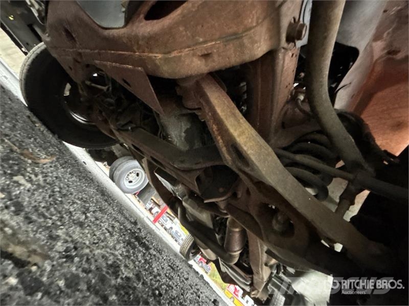 Chevrolet Express 2500 Cargo Van (Inoperable) Pakettiautot