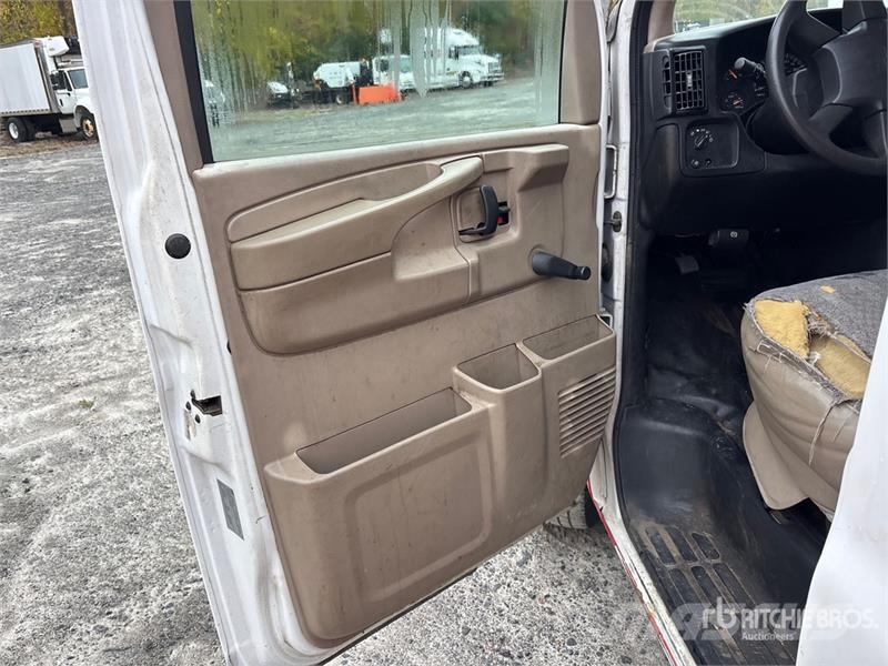 Chevrolet Express 2500 Cargo Van (Inoperable) Pakettiautot