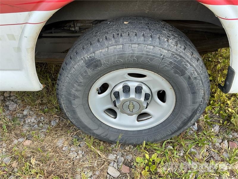 Chevrolet Express 2500 Cargo Van (Inoperable) Pakettiautot