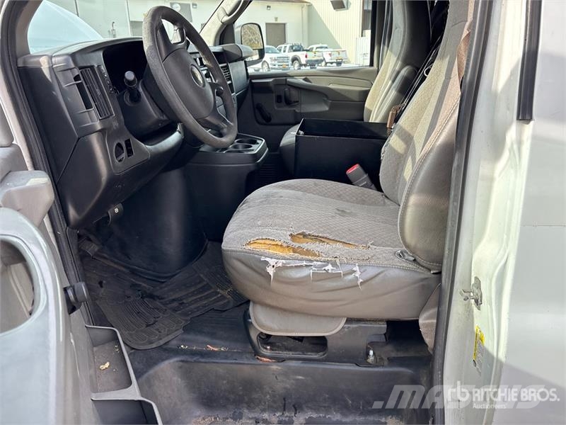Chevrolet Express 2500 Cargo Van Изотермический фургон