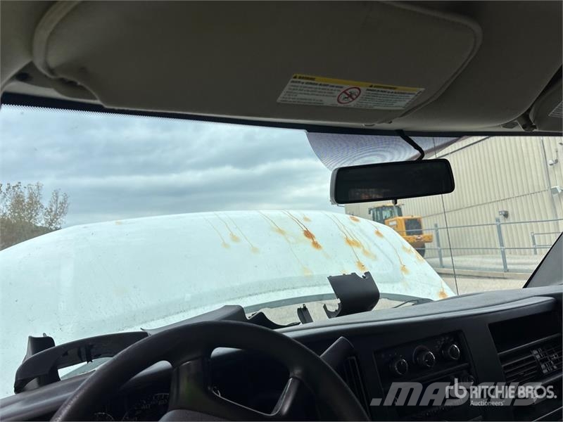 Chevrolet Express 2500 Cargo Van (Inoperable) Pakettiautot