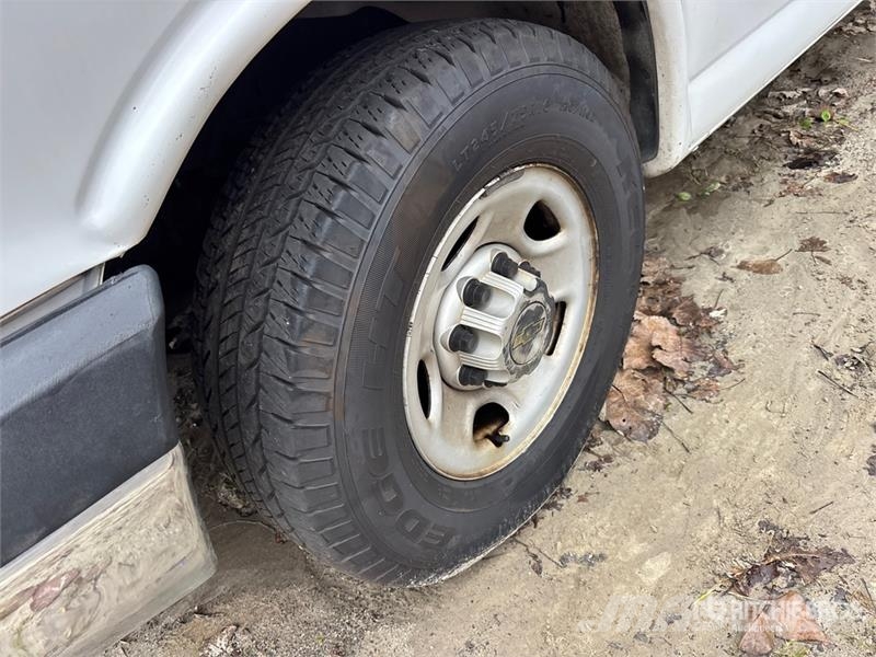 Chevrolet Express 2500 Cargo Van (Inoperable) Pakettiautot