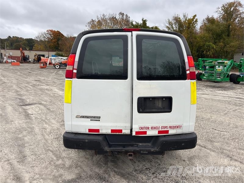 Chevrolet Express 2500 Cargo Van (Inoperable) Pakettiautot