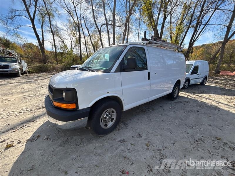 Chevrolet Express 2500 Cargo Van (Inoperable) Pakettiautot