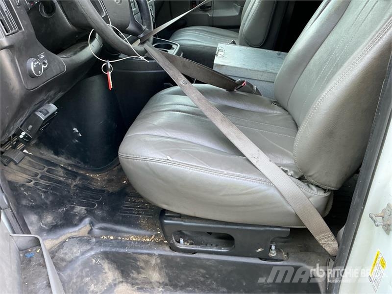 Chevrolet Express 2500 Cargo Van (Inoperable) Pakettiautot