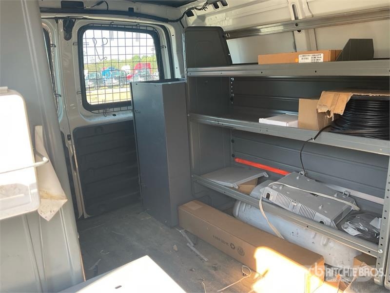 Chevrolet Express 2500 Cargo Van Pakettiautot