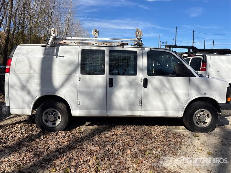 Chevrolet Express 2500 Cargo Van (Inoperable) Pakettiautot