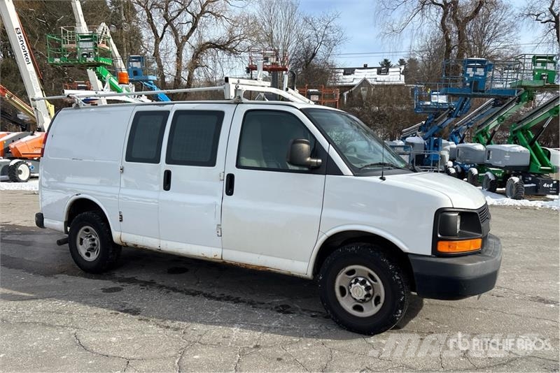 Chevrolet Express 2500 Cargo Van Изотермический фургон