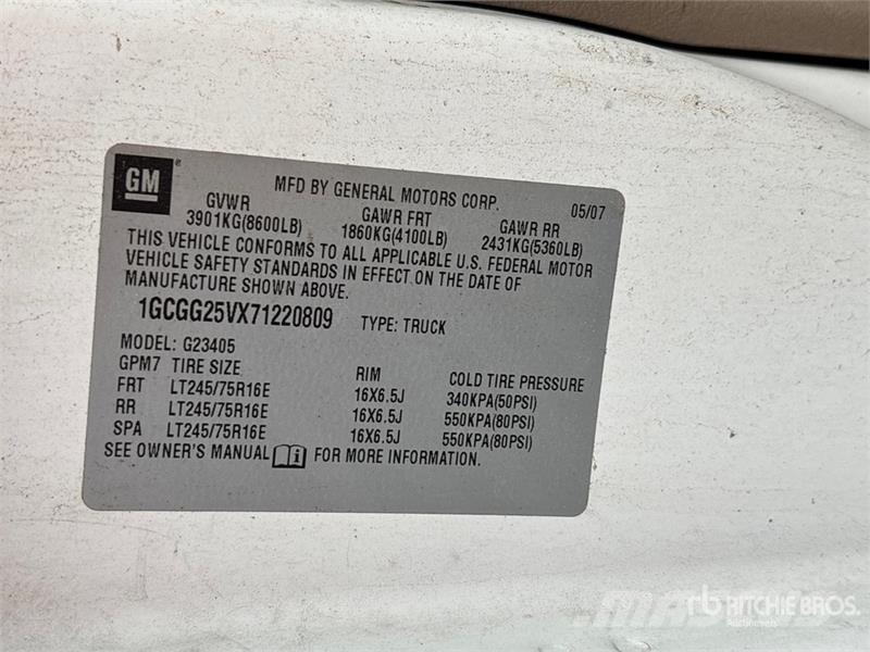 Chevrolet Express 2500 Cargo Van (Inoperable) Pakettiautot
