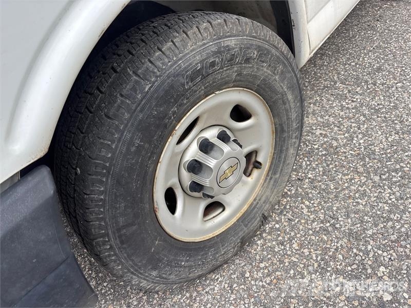 Chevrolet Express 2500 Cargo Van (Inoperable) Pakettiautot