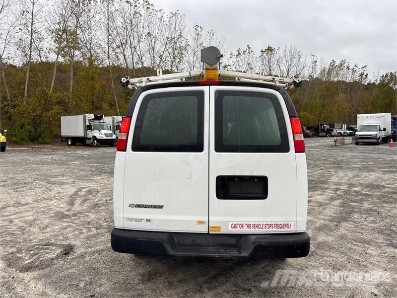 Chevrolet Express 2500 Cargo Van (Inoperable) Pakettiautot