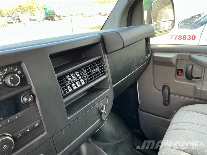 Chevrolet Express 2500 Cargo Van (Inoperable) Pakettiautot