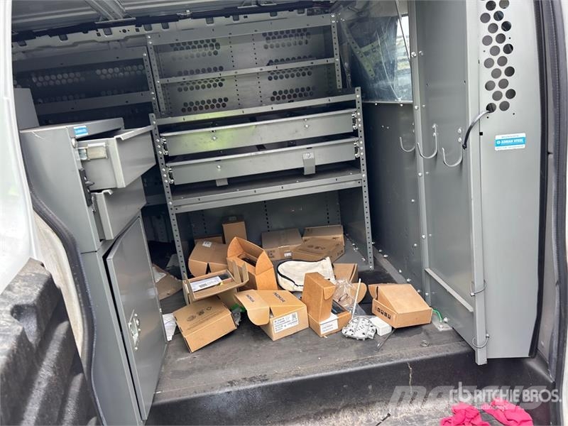 Chevrolet Express 2500 Cargo Van (Inoperable) Pakettiautot