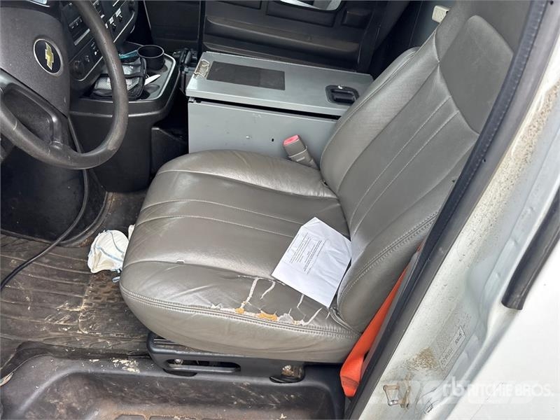 Chevrolet Express 2500 Cargo Van (Inoperable) Pakettiautot