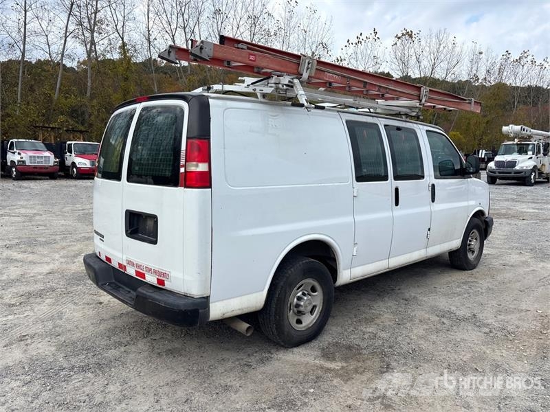 Chevrolet Express 2500 Cargo Van (Inoperable) Pakettiautot