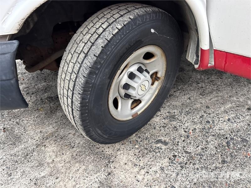 Chevrolet Express 2500 Cargo Van (Inoperable) Pakettiautot