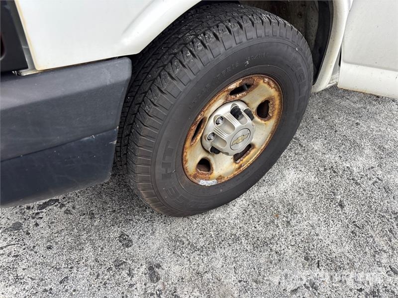 Chevrolet Express 2500 Cargo Van (Inoperable) Pakettiautot