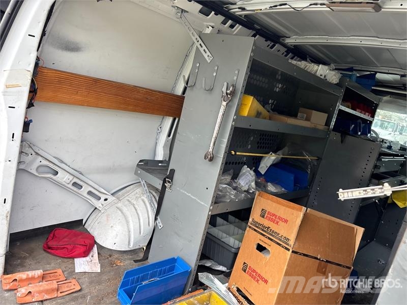 Chevrolet Express 2500 Cargo Van (Inoperable) Pakettiautot