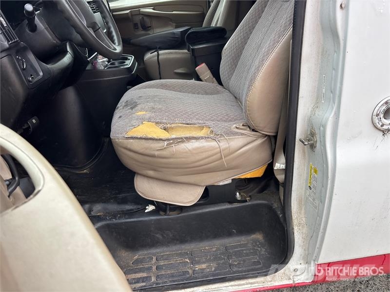 Chevrolet Express 2500 Cargo Van (Inoperable) Pakettiautot