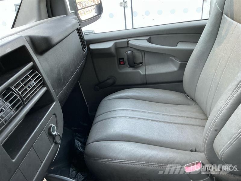 Chevrolet Express 2500 Cargo Van (Inoperable) Pakettiautot