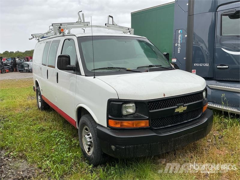 Chevrolet Express 2500 Cargo Van (Inoperable) Pakettiautot