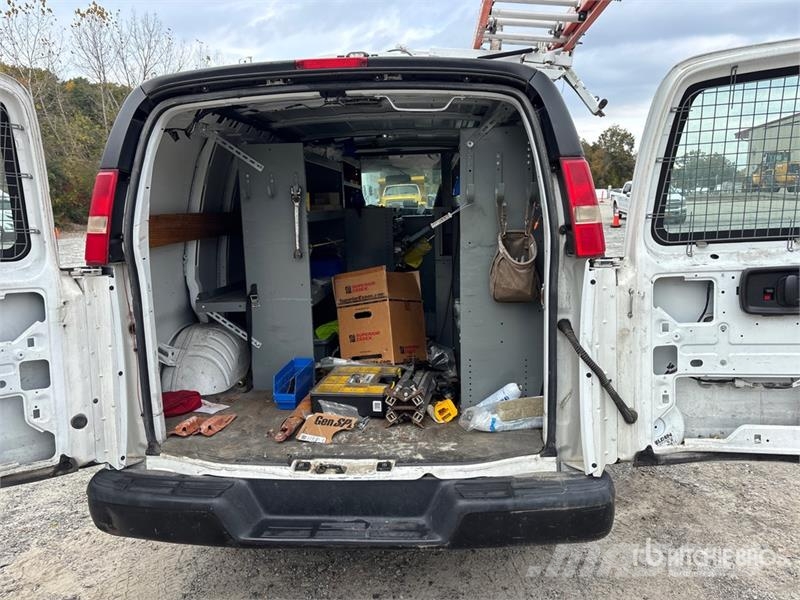 Chevrolet Express 2500 Cargo Van (Inoperable) Pakettiautot
