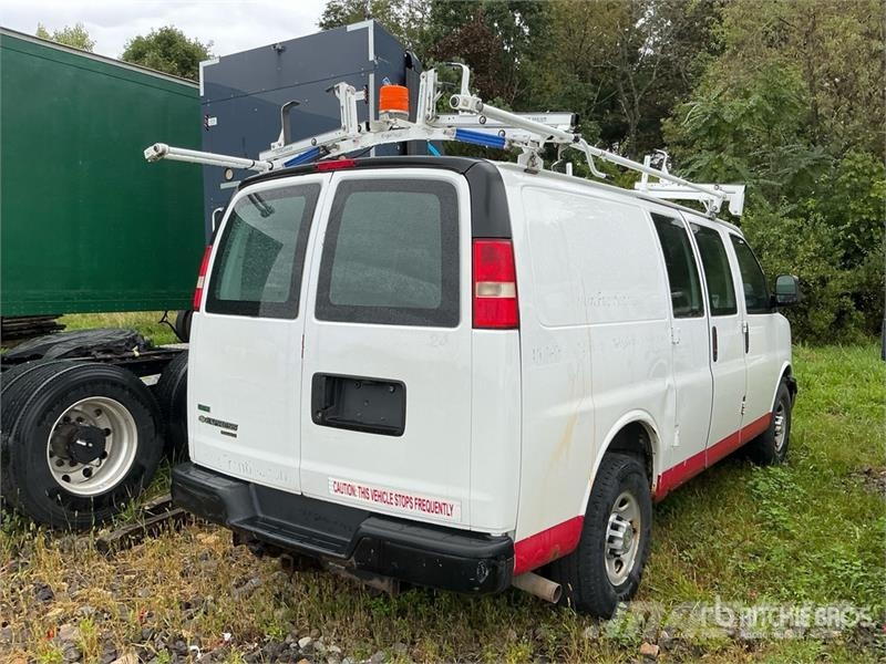 Chevrolet Express 2500 Cargo Van (Inoperable) Pakettiautot