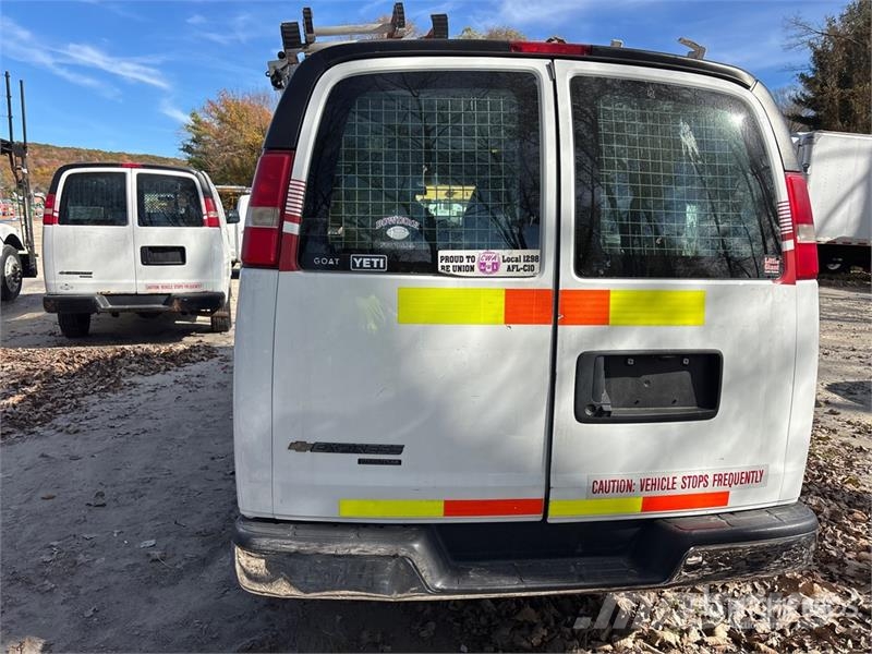 Chevrolet Express 2500 Cargo Van (Inoperable) Pakettiautot