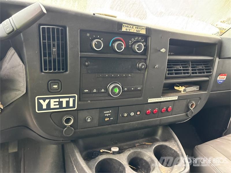 Chevrolet Express 2500 Cargo Van (Inoperable) Pakettiautot