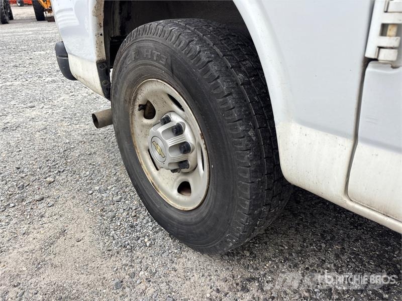 Chevrolet Express 2500 Cargo Van (Inoperable) Pakettiautot