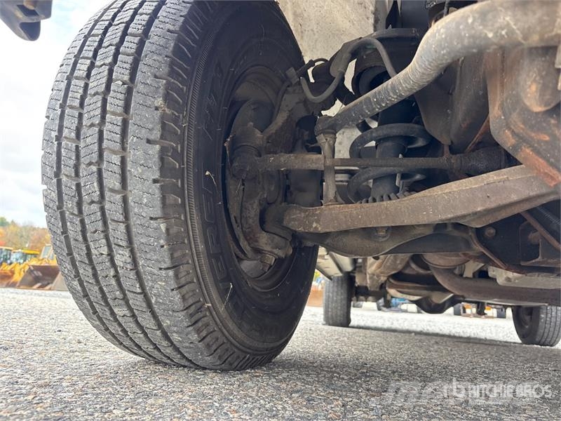 Chevrolet Express 2500 Cargo Van (Inoperable) Pakettiautot
