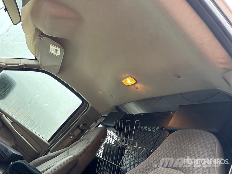 Chevrolet Express 2500 Cargo Van (Inoperable) Pakettiautot