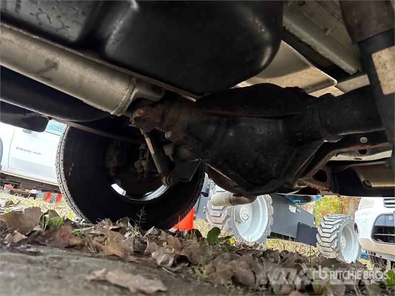 Chevrolet Express 2500 Cargo Van (Inoperable) Pakettiautot