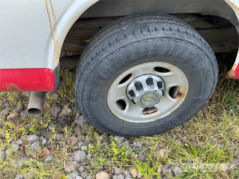 Chevrolet Express 2500 Cargo Van (Inoperable) Pakettiautot