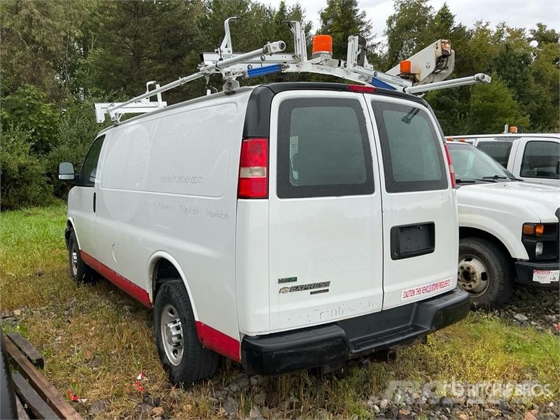 Chevrolet Express 2500 Cargo Van (Inoperable) Pakettiautot