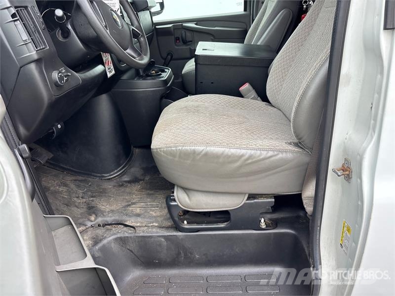 Chevrolet Express 2500 Cargo Van (Inoperable) Pakettiautot