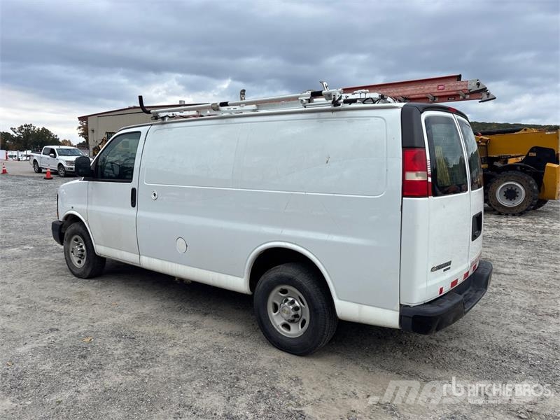 Chevrolet Express 2500 Cargo Van (Inoperable) Pakettiautot