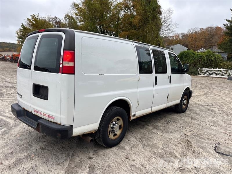 Chevrolet Express 2500 Cargo Van (Inoperable) Pakettiautot