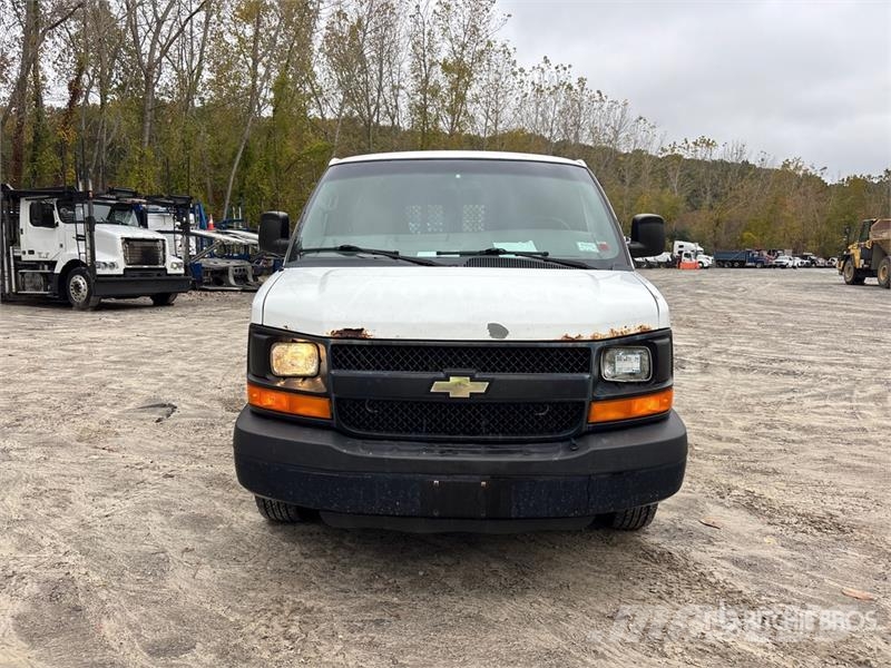 Chevrolet Express 2500 Cargo Van (Inoperable) Pakettiautot