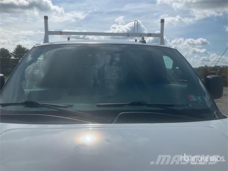 Chevrolet Express 2500 Cargo Van 패널 화물차
