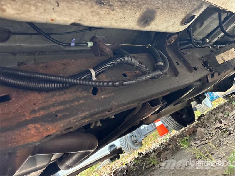 Chevrolet Express 2500 Cargo Van (Inoperable) Pakettiautot