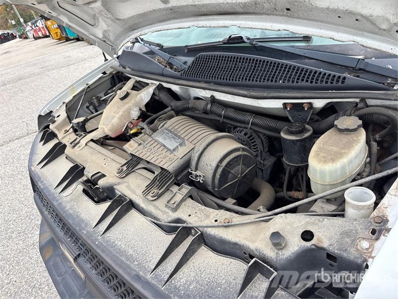 Chevrolet Express 2500 Cargo Van (Inoperable) Pakettiautot