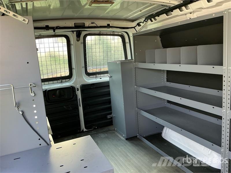 Chevrolet Express 2500 Cargo Van (Inoperable) Pakettiautot