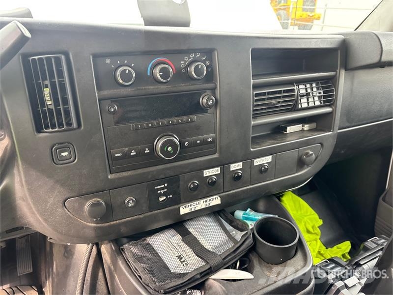 Chevrolet Express 2500 Cargo Van (Inoperable) Pakettiautot