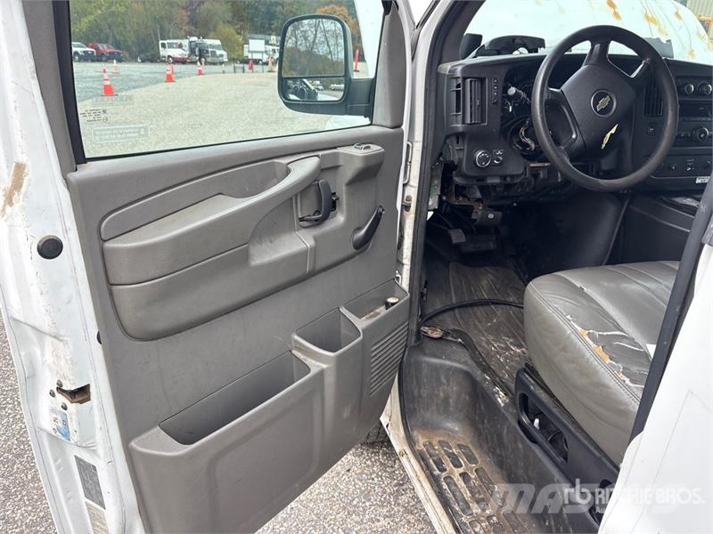 Chevrolet Express 2500 Cargo Van (Inoperable) Pakettiautot