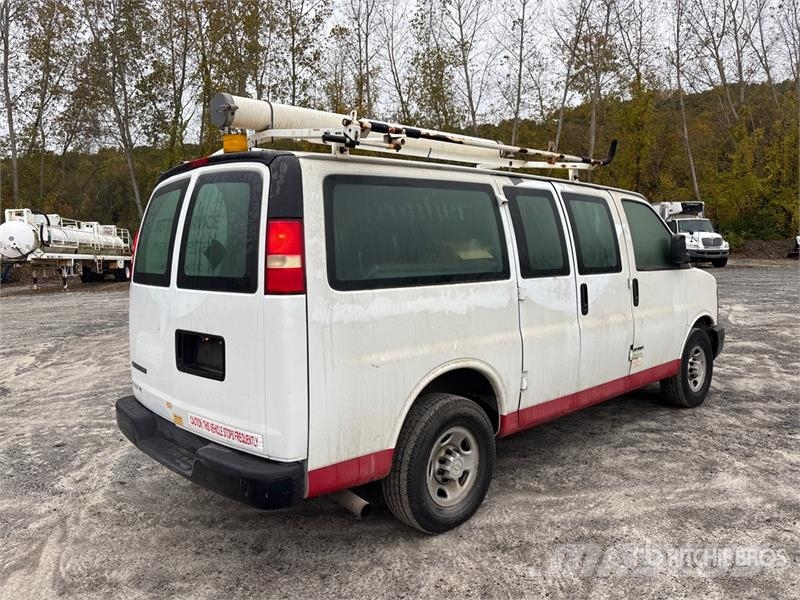 Chevrolet Express 2500 Cargo Van (Inoperable) Pakettiautot
