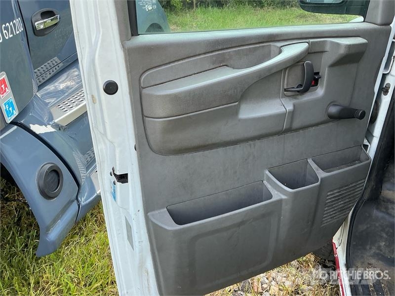 Chevrolet Express 2500 Cargo Van (Inoperable) Pakettiautot