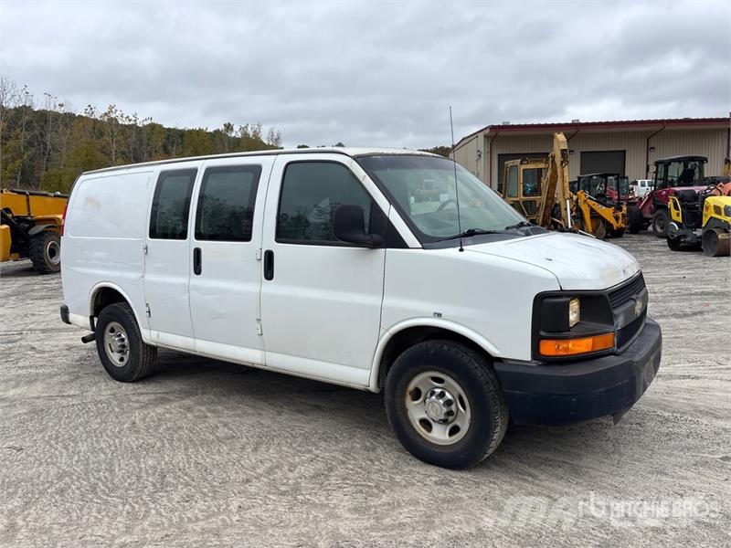 Chevrolet Express 2500 Cargo Van (Inoperable) Pakettiautot